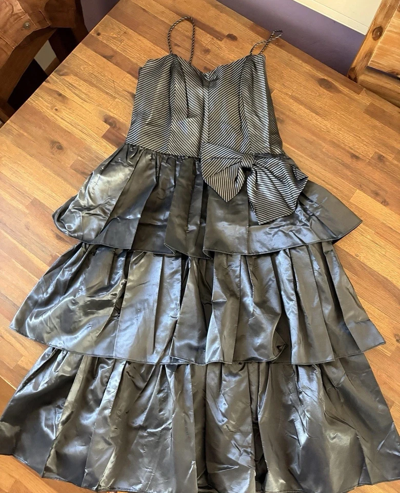 Vestido De Colección Años 80 Volantes Tafetán Fiesta Baile de graduación Talla 13 14 Jr. HECHO EN EE. UU. Gris Acero Brillante Foto 4 de 4