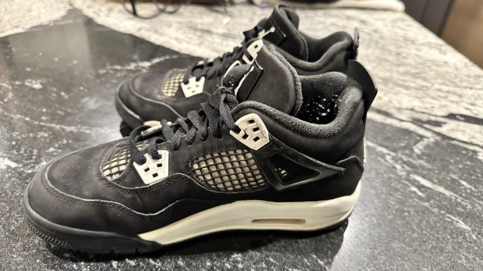 Nike Air Jordan 4 Retro Juvenil Talla 7Y Negro Blanco FQ8213-001 Tenis Niños Foto 3 de 4