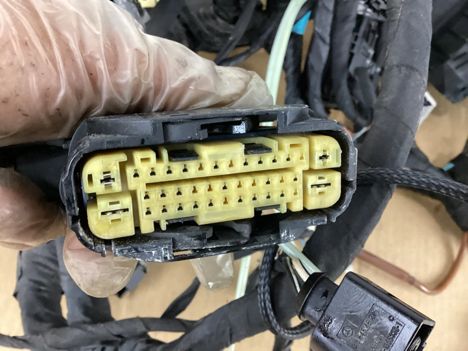 Arnés de cableado de bahía de motor Mercedes-Benz GL450 2013-2016 con caja de fusibles OEM Foto 3 de 4