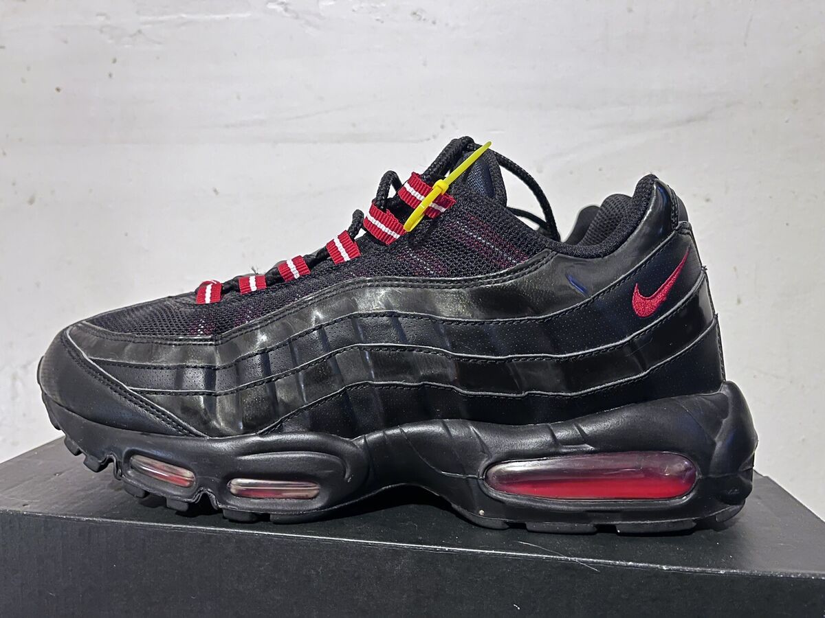 2010 Men's Nike Air Max 95 Black Patent Varsity Red Used 2010 Men's Nike Air Max 95 Black Patent Varsity Red Used