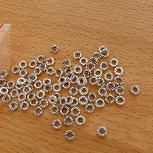 95pcs 4mm Round Antique Silver Alloy Ring Donut Spacer Beads DIY AUS Free Post - Picture 3 of 3