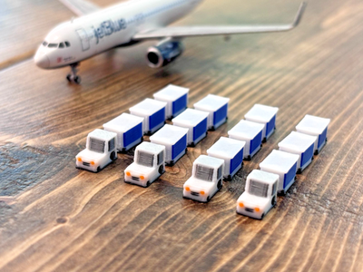 1:400 Model Airport Accessories - 16 Piece Baggage Cart & Tug Set