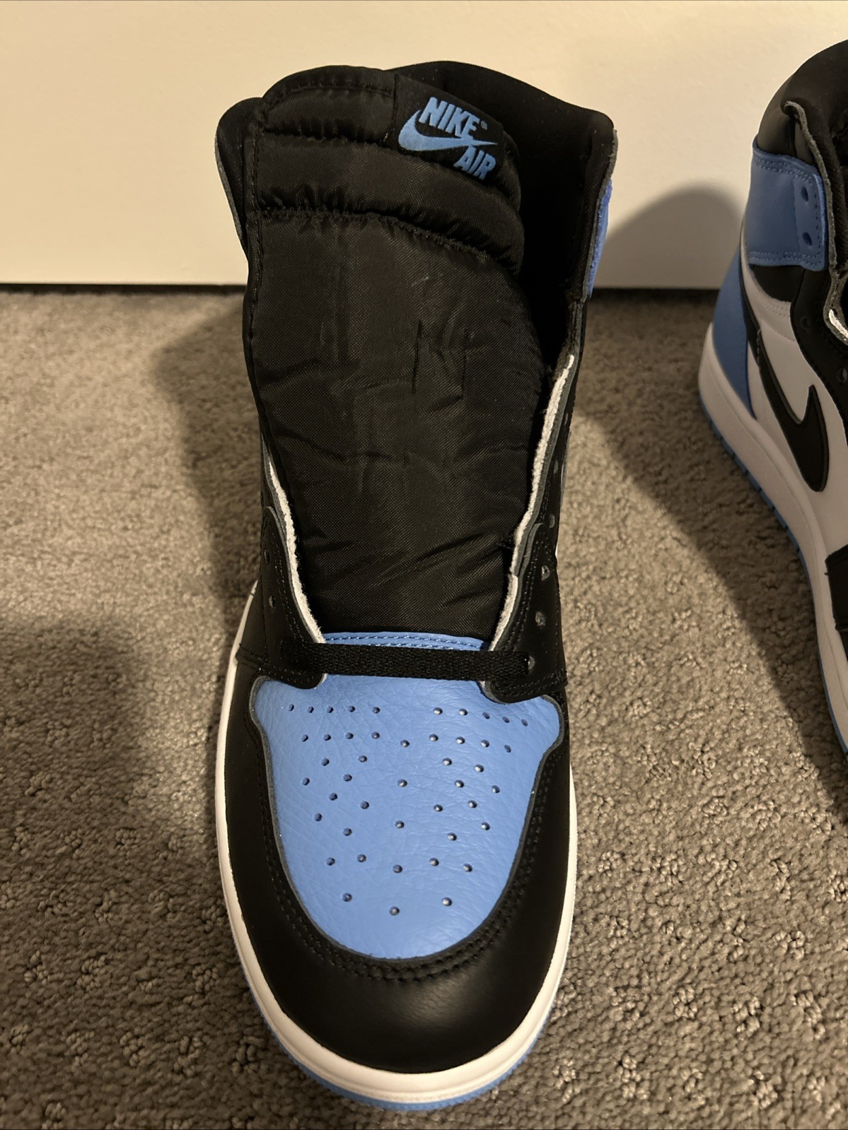 Nike Air Jordan 1 Retro OG High UNC Toe Size 11.5 DZ5485-400