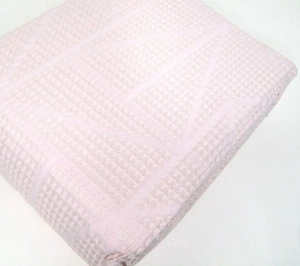 Cortina de Ducha West Elm Orgánica Tono Grisáceo Rubor Rosa Triángulo Patrón Gofre Foto 4 de 4