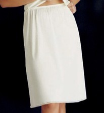 Vanity Fair Daywear Solutions 100 Nylon White Half Slip Size SM Long Length 26"