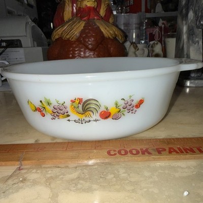 VINTAGE ANCHOR HACKING FIRE KING ROOSTER CHANTICLEER 8 INCH CASSEROLE