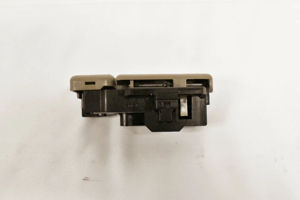 05 06 SUZUKI XL-7 XL7 ПЕРЧАТОЧНЫЙ ЯЩИК ЗАЩЕЛКА СЕРО-КОРИЧНЕВЫЙ A2B08 - Изображение 2 из 4