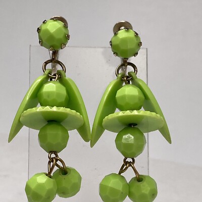 Vintage Rare Lime Green Hard Plastic Berry Leaf Dangly Screw Back Earrings Bead