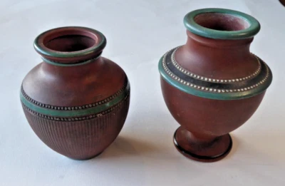 2 petit vases en terre cuite Angleterre XIXe Maw & Co , Pratt ? two little vases - Photo 1/4