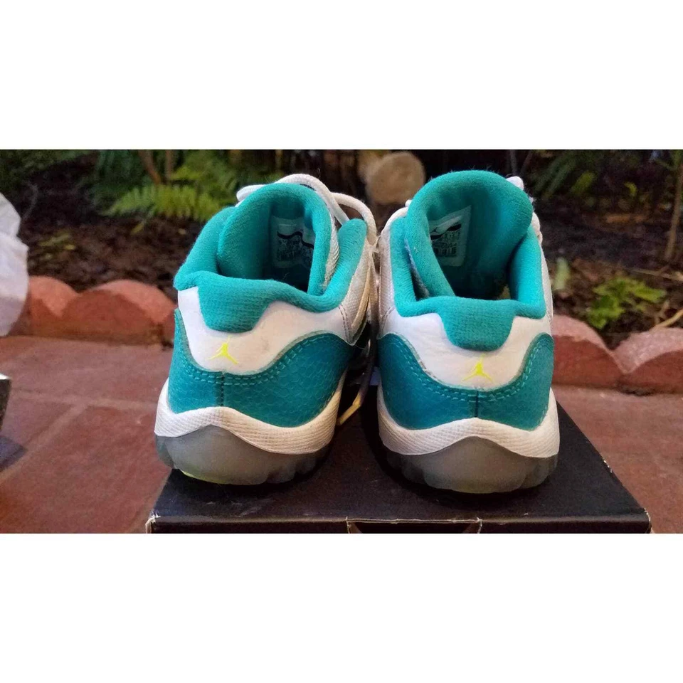 Nike Air Jordan XI 11 Low Teal Aqua 9.5c para niños pequeños Foto 2 de 4