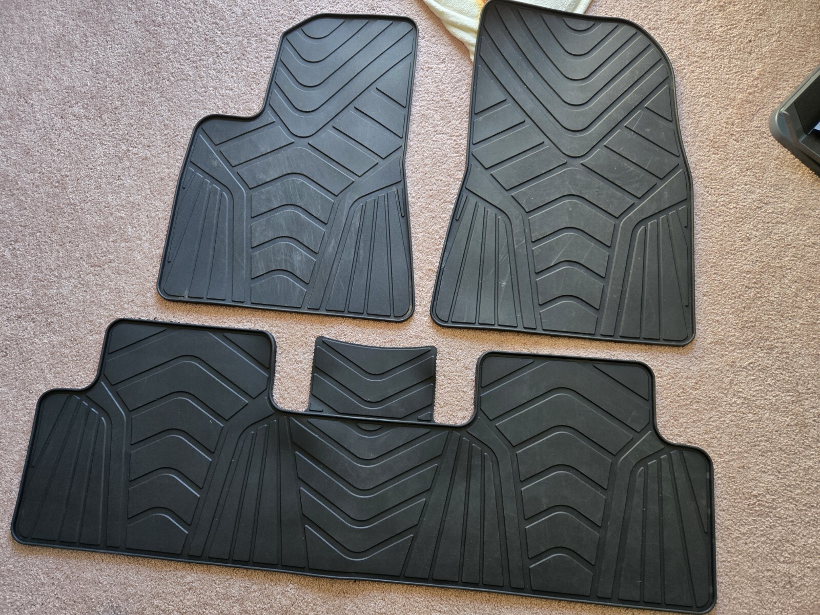 Tesla Model Y/3 Accessories- All Weather Floor Mats/Console Tray/USB Dock-image