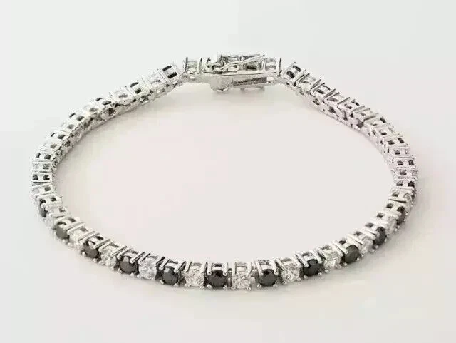 Brazalete de tenis para mujer de diamantes simulados de corte redondo de 6 quilates enchapado en oro blanco de 14 quilates Foto 3 de 4