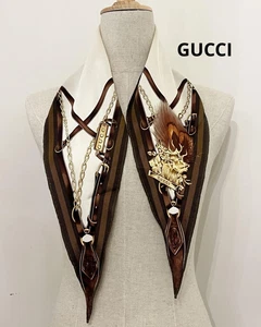 Foulard Gucci en soie forme de diamant 100