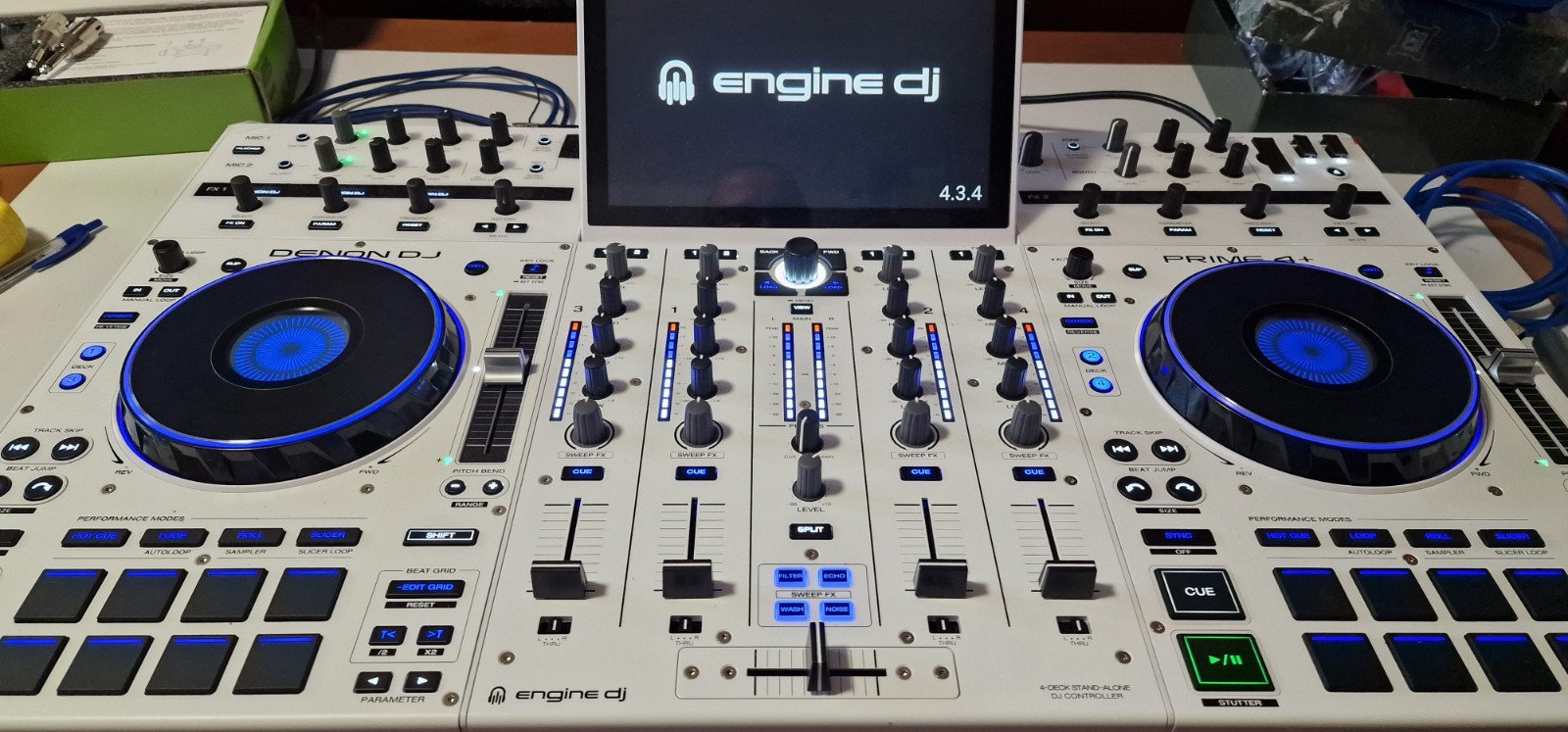 Denon DJ Prime 4+ White, custodia casse morbido + cover