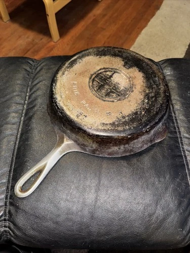 Griswold #8 (704K) Cast Iron chrome/nickel finish skillet Erie sits flat
