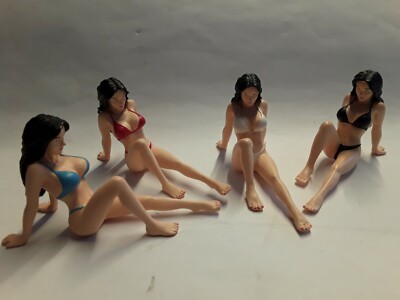 Petite Belle No.1 * Figur für Diorama 1:18 * Frau / Girl mit Bikini sitzend 