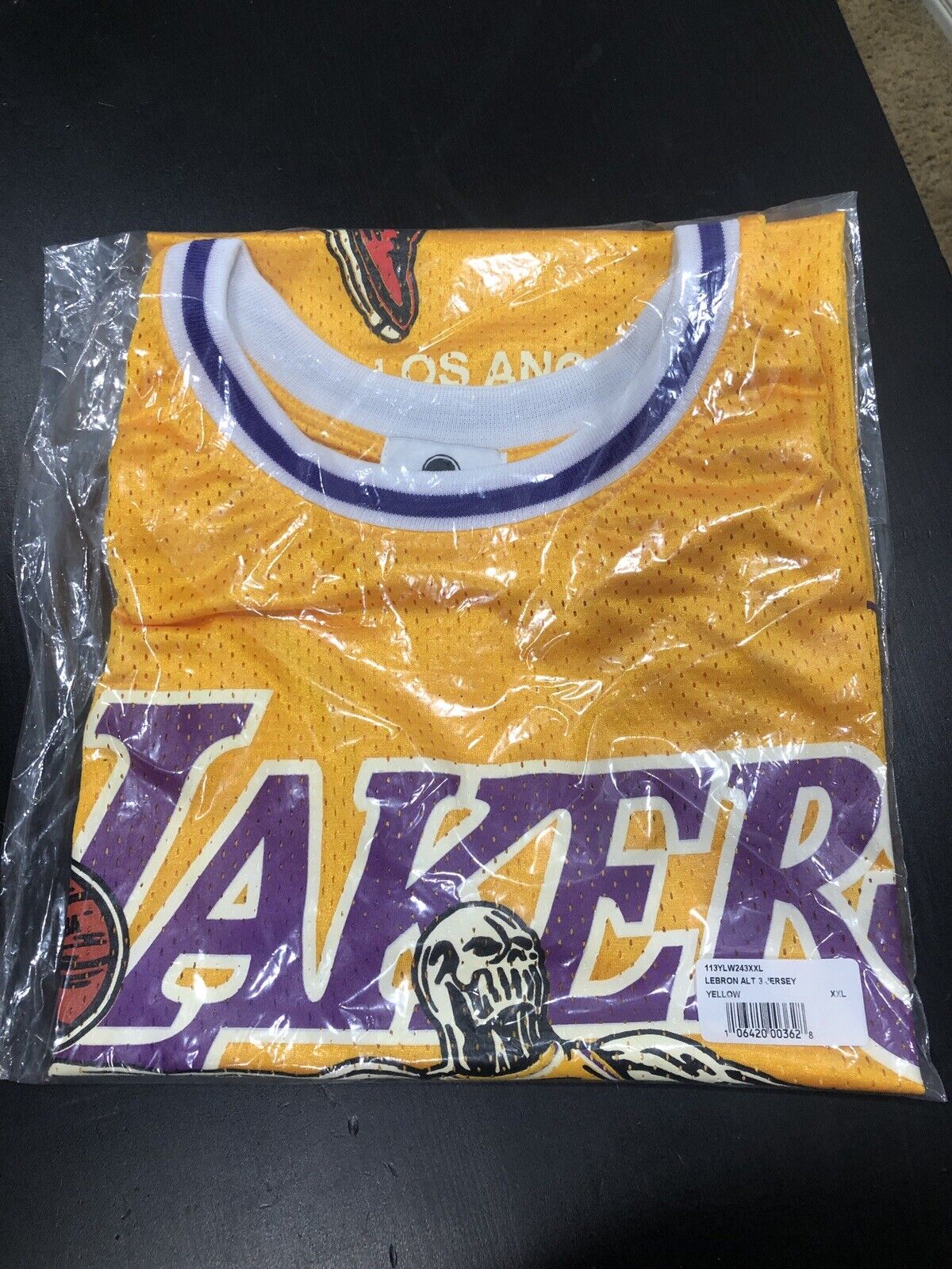 Warren Lotas LeBron James Alt Lakers Shirt, Men's Fashion, Tops