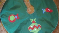 DOLGEN GREEN FELT 40" Christmas Tree SkirtW/APPLIQUE ORNAMENTS