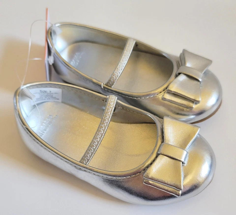 Zapatos de vestir Gymboree para niñas pequeñas 6 lazos plateados de ballet planos de vacaciones nuevos con etiquetas Foto 2 de 2