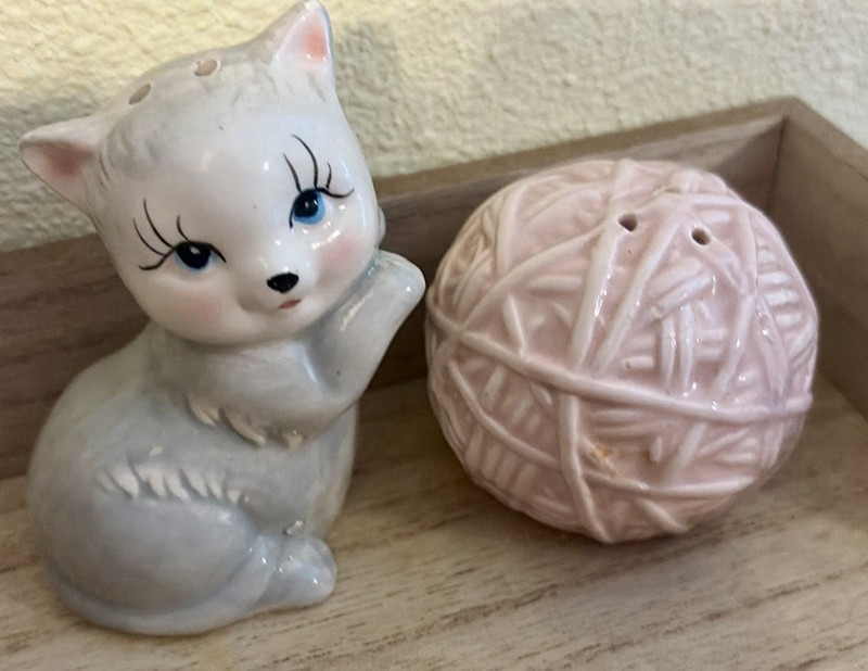 Cat & Yarn Ball Porcelain Salt and Pepper Shakers Set Tabletop Kitchen Decor