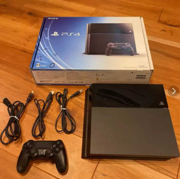 Sony PlayStation 4 Original PS4 CUH-1100A 500GB Jet Black Set Console  Controller