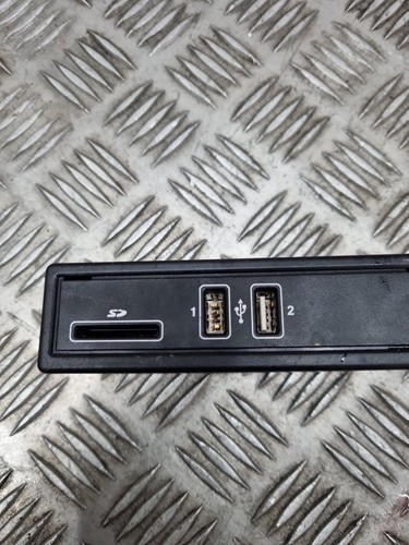 Mercedes C250 W205 2014-2018 Porta USB - Foto 3 di 12
