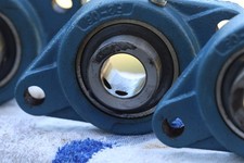 MB Manufacturing, F2-06  1", Bore 2 BOLT FLANG , NOS, SOME BASE SURFACE RUST.