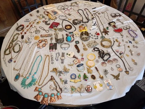 Amazing Estate Jewelry Collection - Vintage & Mixed Costume - Large Lot
