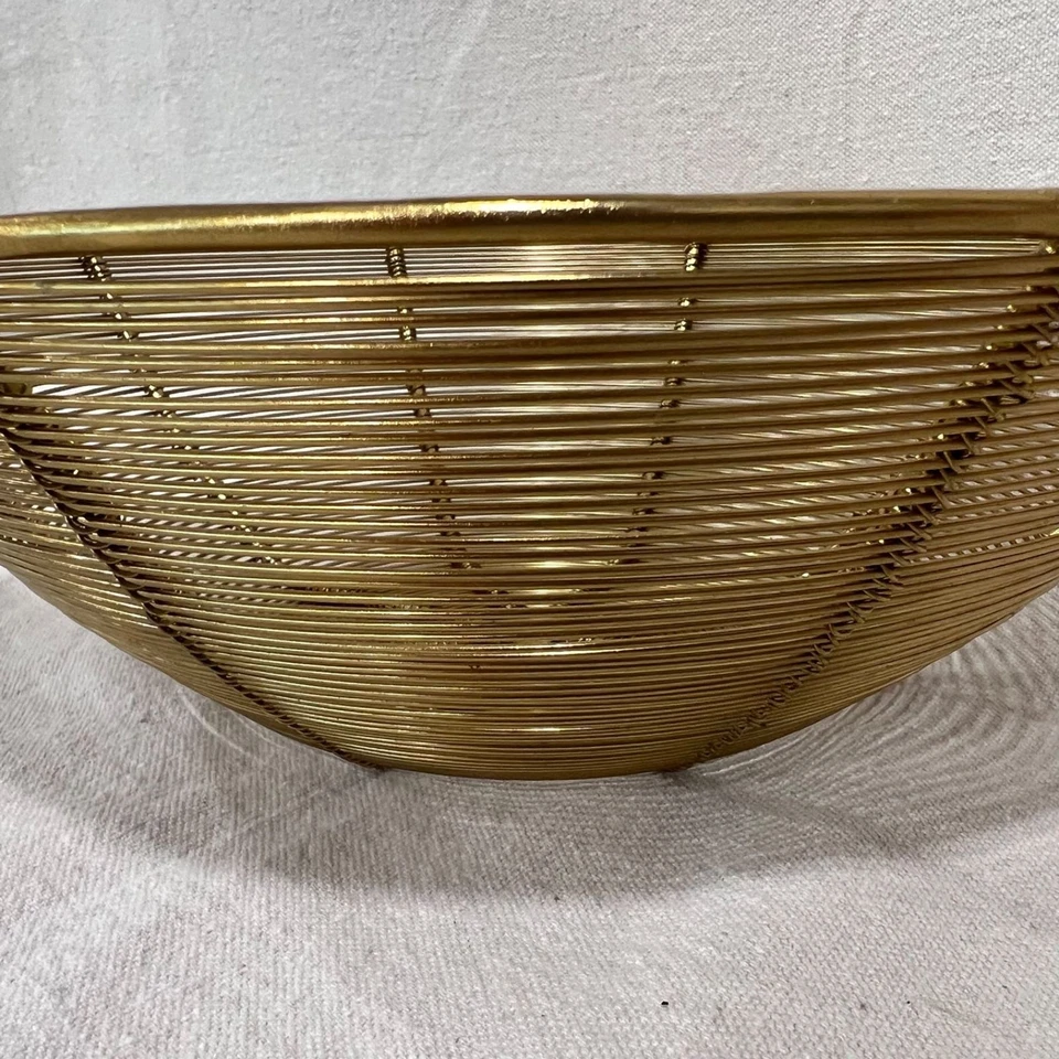 Винтажная современная декоративная корзина для фруктов середины века из золотой проволоки 12 дюймов сервировочная чаша - Изображение 4 из 4