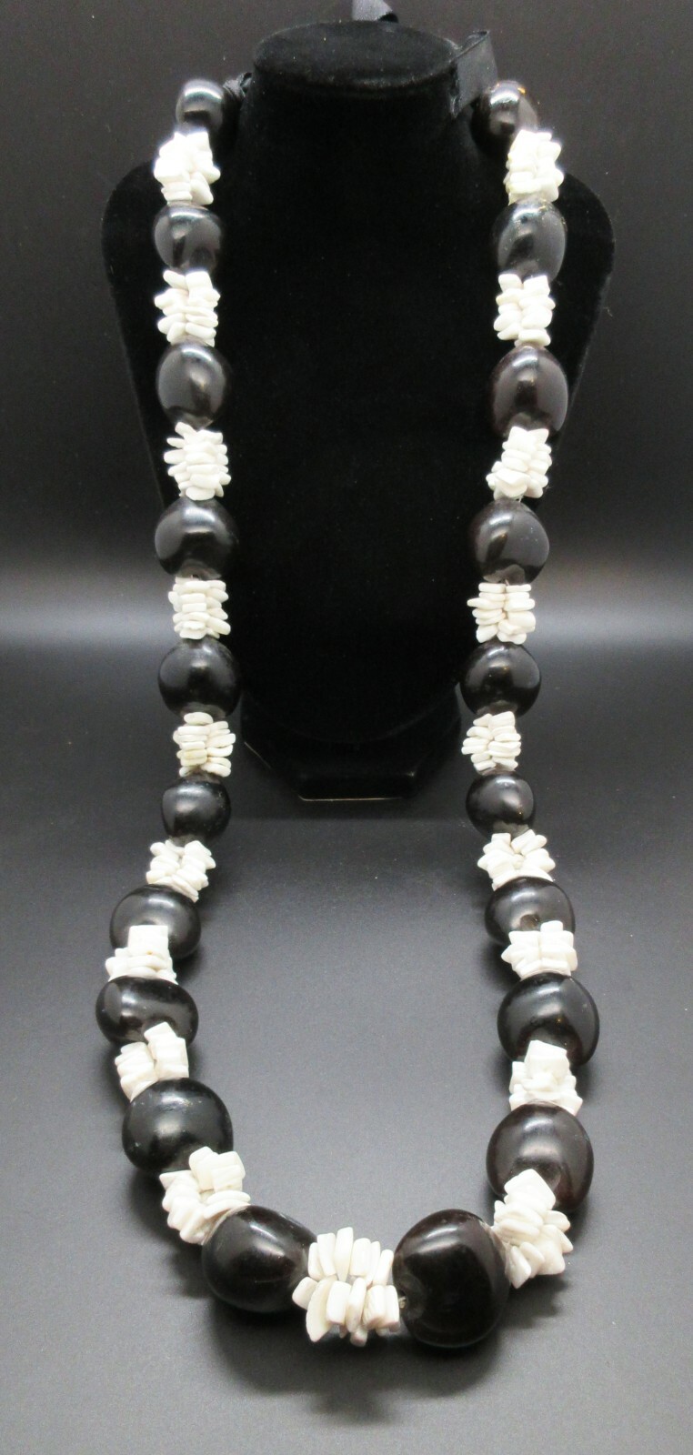 VTG SHELL SEASHELL BEADED STATEMENT Necklace chun… - image 1