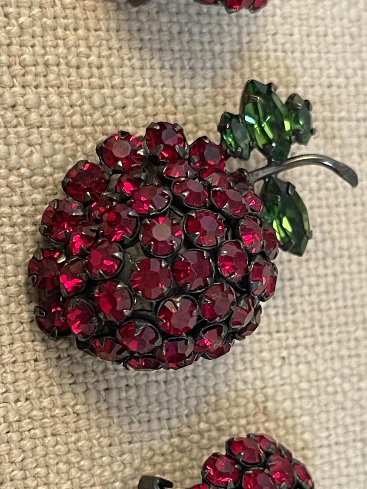 Warner Unsigned VTG Domed Crystal Strawberry Broo… - image 6