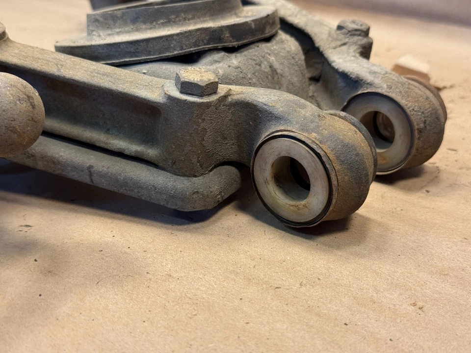 Pan de resorte inferior Wishbone Triumph TR6 TR4A TR250 LH OEM IL05185 Foto 3 de 4