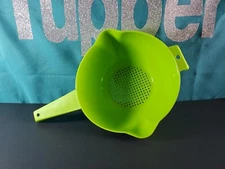 Tupperware Colander 2qt Double Pouring Spouts Green  Hole And Hook for Hanging .
