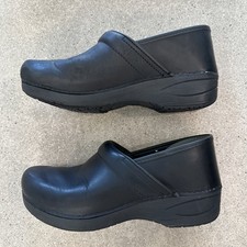 Dansko Women  s Size 40 XP 2.0 Black Leather Clogs Size 9 US Slip Resistant