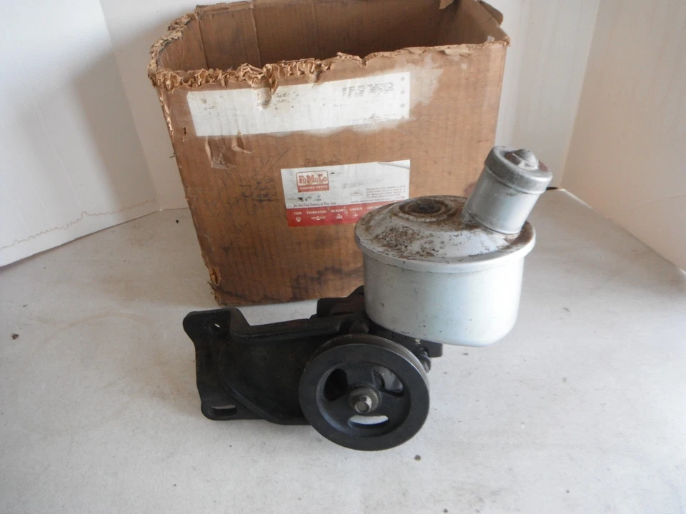 NOS 1959 1960 FORD GALAXIE POWER STEERING PUMP ASSEMBLY FOMOCO STARLINER - Image 2 of 4