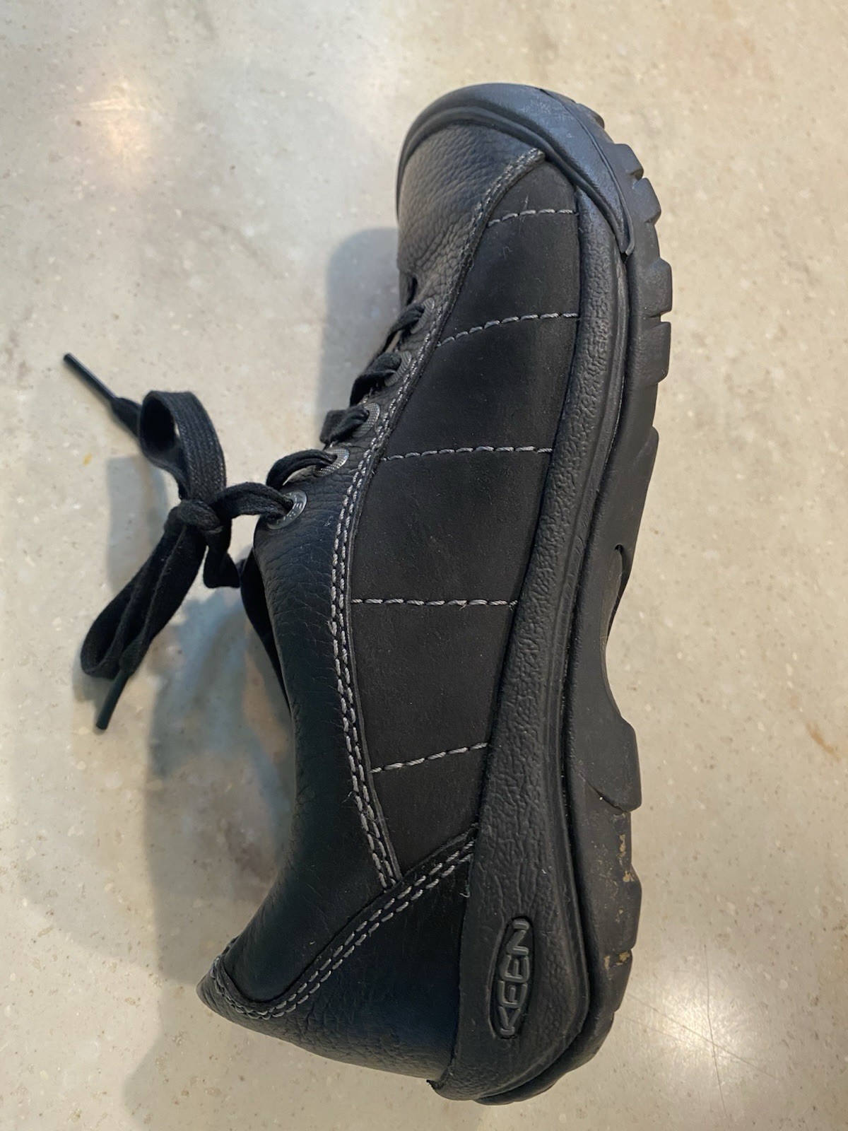 Solo scarpa R! Keen Presidio scarpa sneaker comoda da donna in pelle nera taglia 7