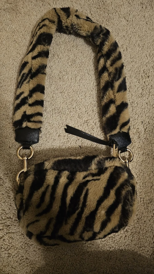 Nuevo con etiquetas Peluche Marc Jacobs The Snapshot Tiger Stripe en piel sintética negro/marrón auténtico Foto 2 de 3