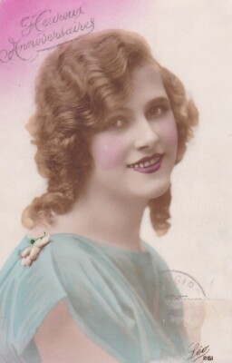 AK Fantasie HAPPY BIRTHDAY Frau mit süßem Lächeln in blau 1920er Jahre