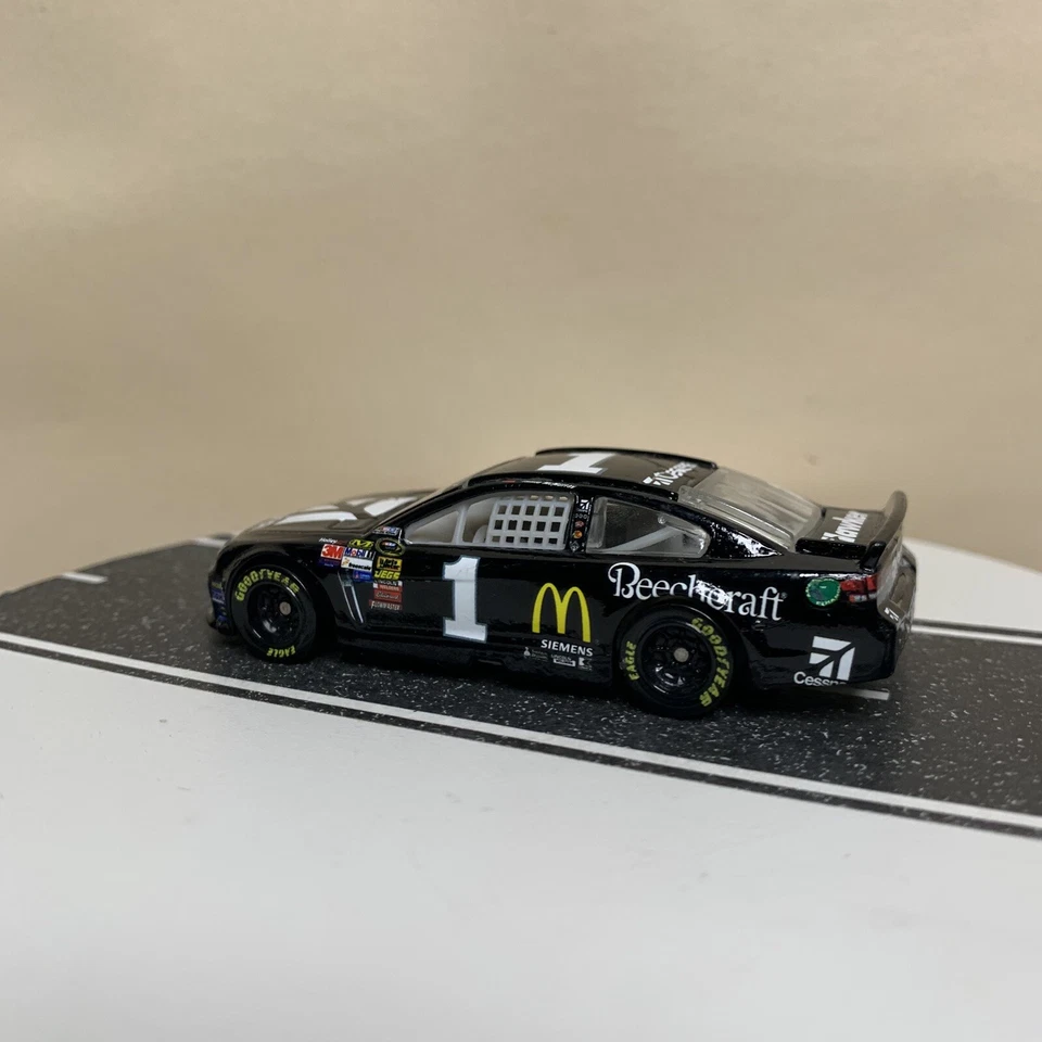Chevrolet SS negro NASCAR Authentics Jamie McMurray #1 Cessna Beechcraft 2015  Foto 3 de 4