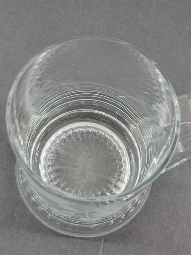 Piedra de cristal grabada alemana con tapa de peltre fresas y trigo de colección - Imagen 8 de 13