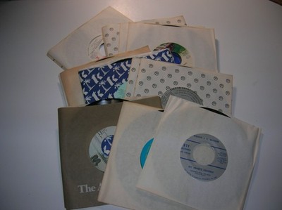 Lot of 18 Pop / Rock & Country 45s - Elvis Tributes - Various Artists - Unplayed