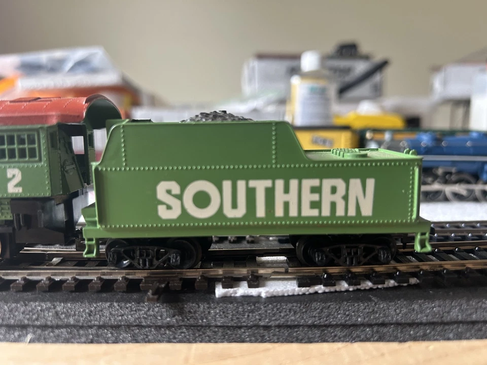 TYCO HO SOUTHERN RR 0-6-0 NO 2 Steam Locomotive Engine & Tender / Pics /Video - Image 3 of 4