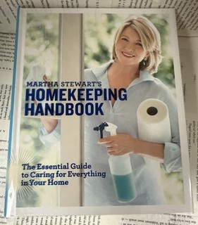 Martha Stewart's Homekeeping Handbook 1st Edition / 1st Print 2006 Hardcover