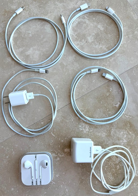 APPLE Lightning to USB-C Charging Cables (4), Wired EarPods, Brookstone Cable