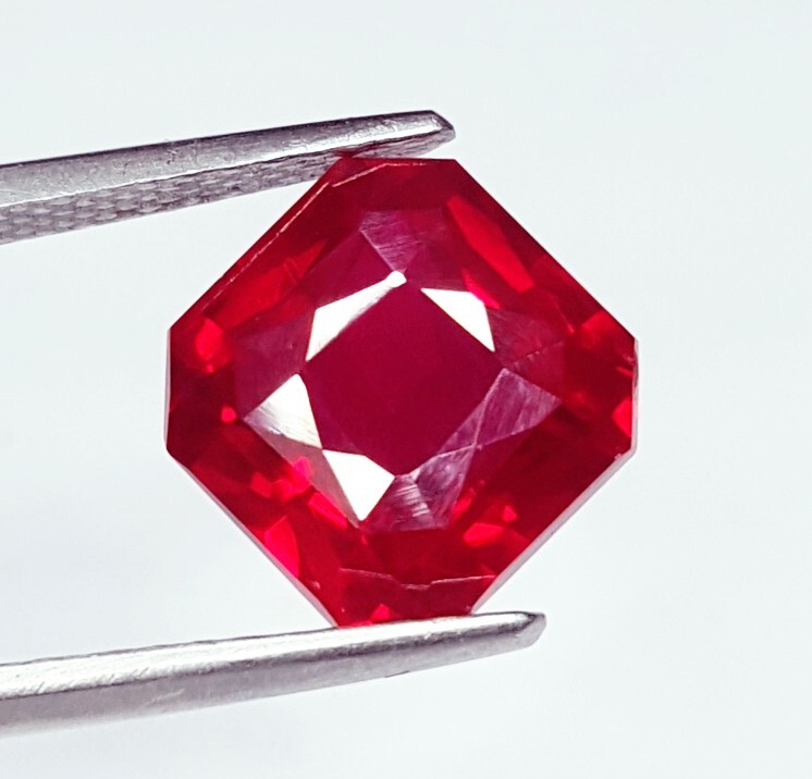 Rubis Rouge Naturel 9.97 Carats - Pierre Précieuse Ronde Certifiée GIL - Inde - Traitée Par Chauffage