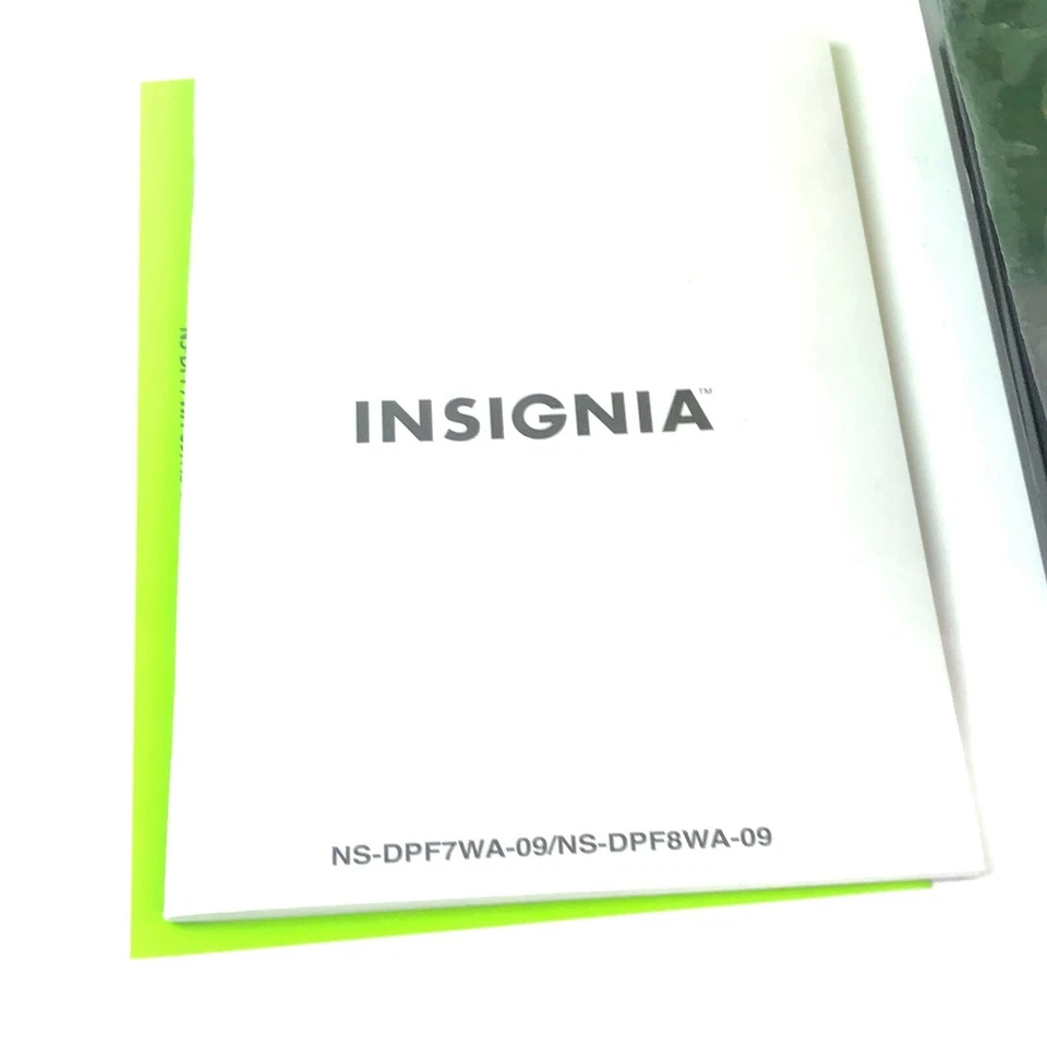 Insignia Digital Picture Frame NS-DPF8WA-09 8" - Image 3 of 4