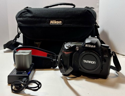 Kit Nikon D70 Avec 2 Batteries Neuves + Chargeur - Appareil Photo Numérique Argent