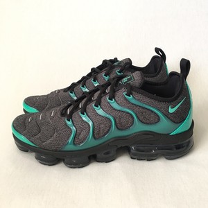 vapormax plus eagles