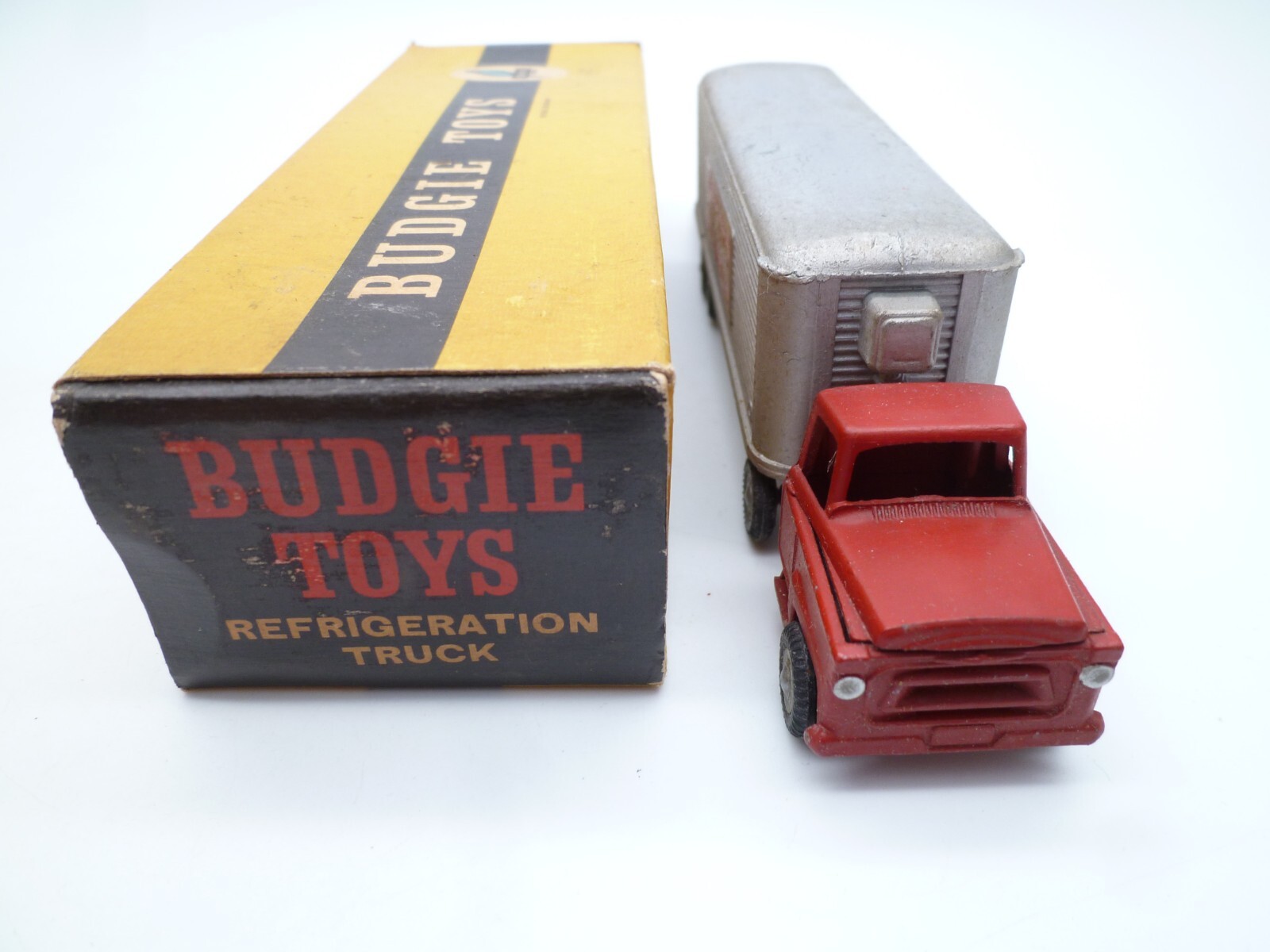 VINTAGE BUDGIE TOYS 202 INTERNATIONAL ARTICULATED REFRIGERATOR ORIGINAL