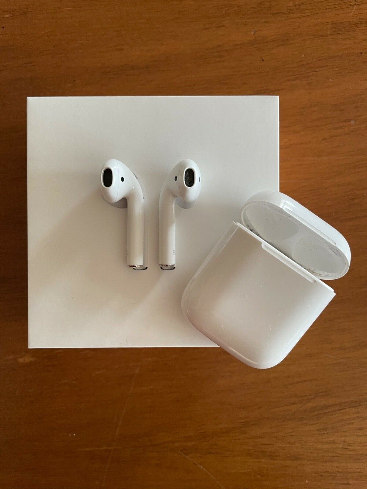 Apple AirPods 2a generazione con Custodia di Ricarica - Bianche | Acquisti  Online su eBay